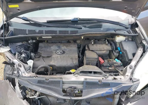 2011 Toyota Sienna Base V6 z USA, uszkodzony, nr VIN 5TDZK3DC7BS004067